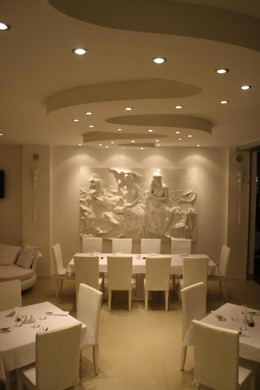 Santi White Hotel