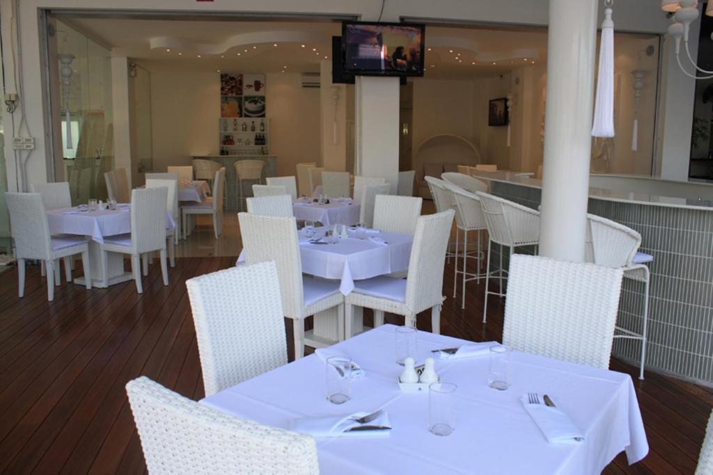 Hotel Santi White 3*