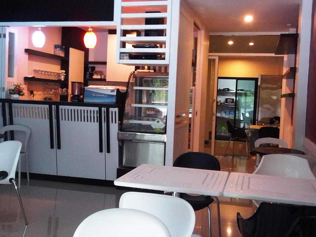 Rojjana Apartment *