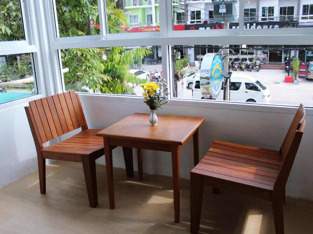 Sukcheewa Phuket Hotel