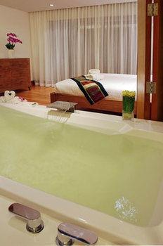 Apartment The Pearl Of Naithon Nai Yang
