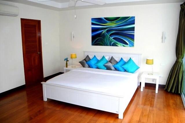 Sunrise 3 Bedrooms Spacious *