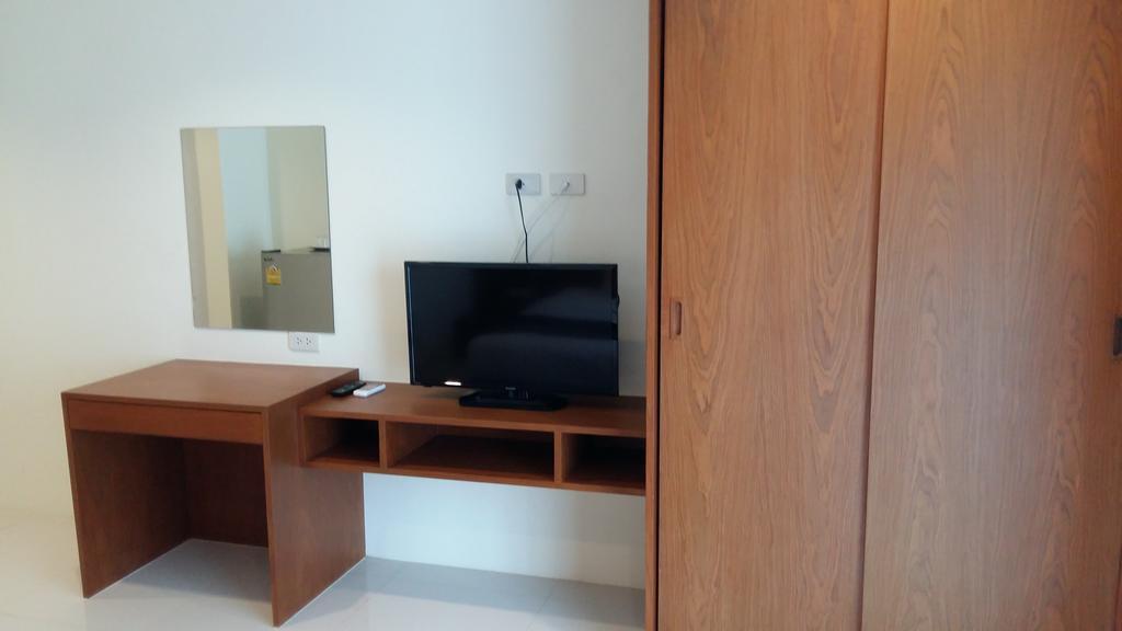 Dee Dee Mansion Airport Apartment Nai Yang
