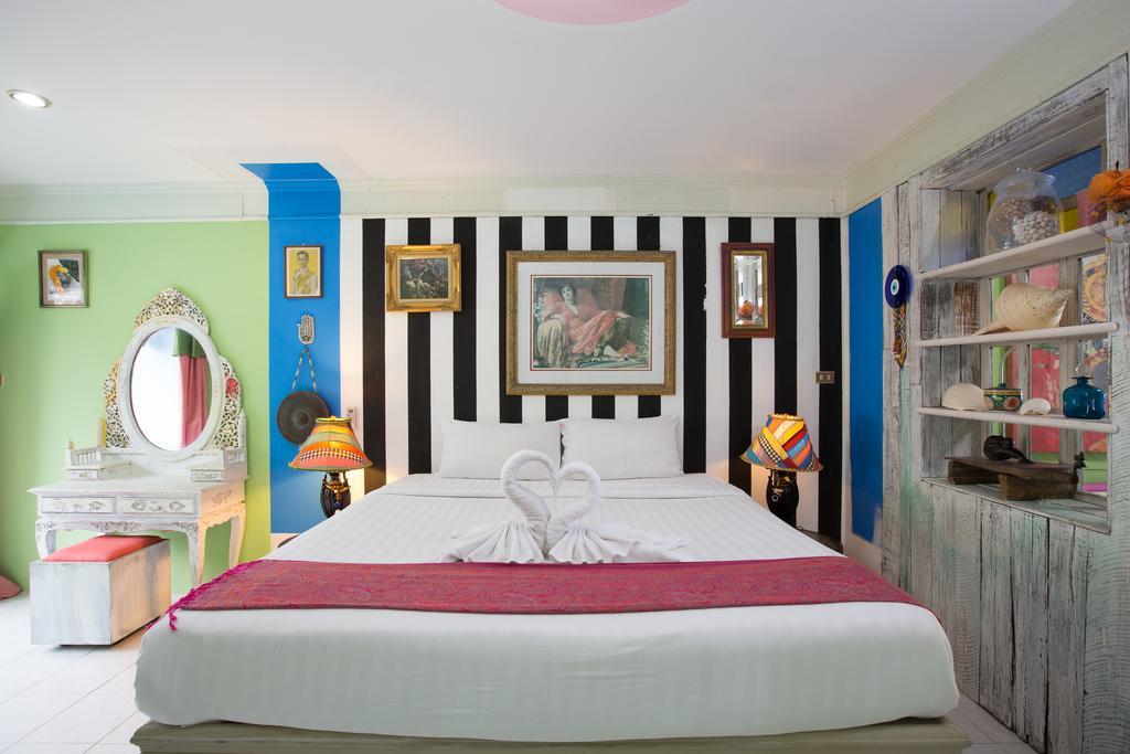 Barefoot Kalim Front Bed & Breakfast