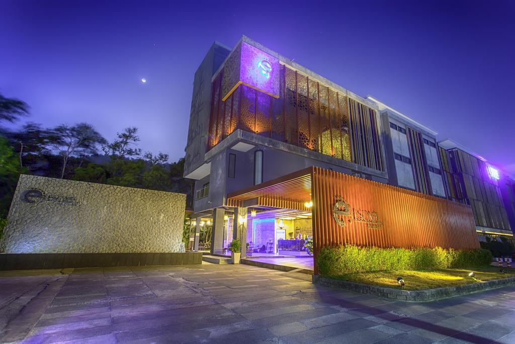 Resort Escape 4*
