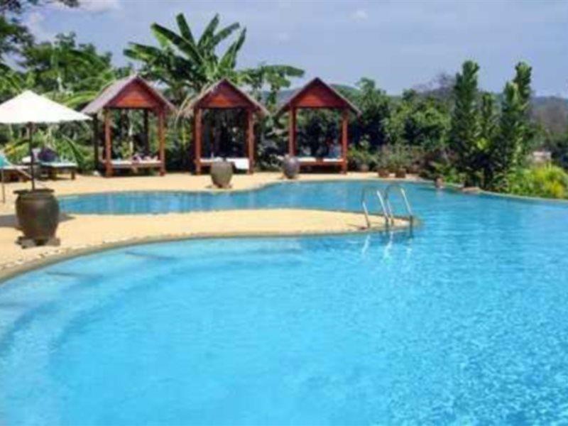 & Village 3*