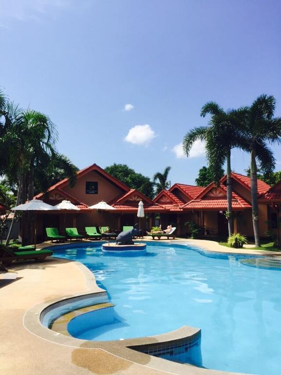 The Happy Elephant 3*