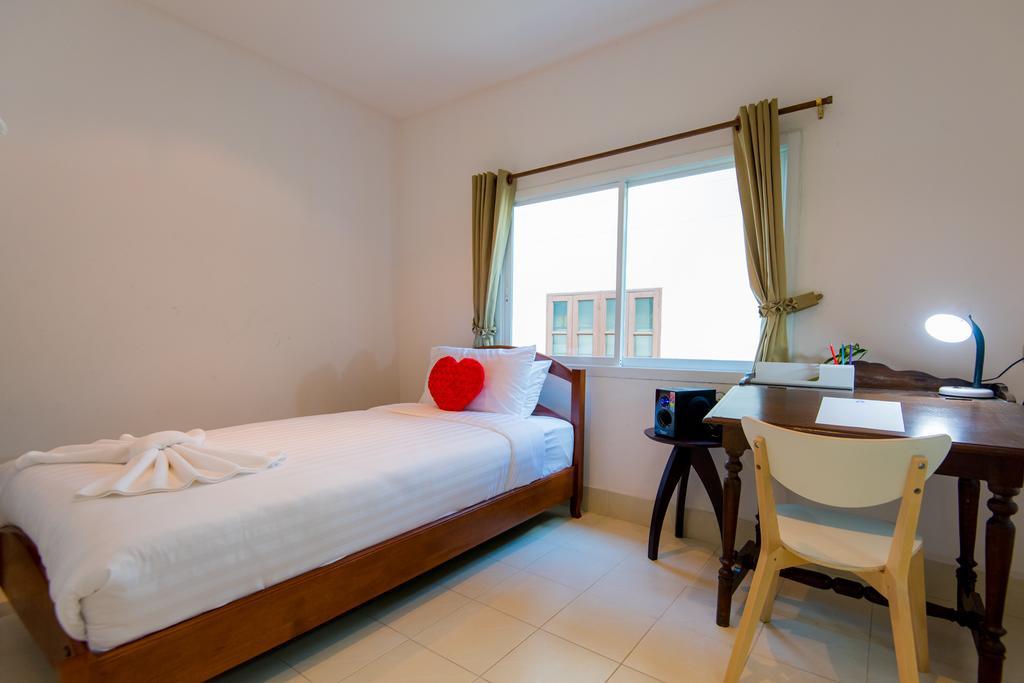 Tananza Pool Nern Khao Phuket Ratsada