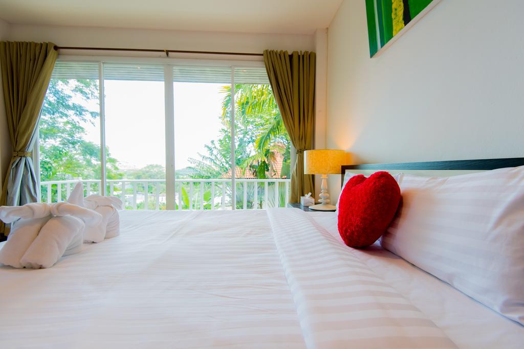 Tananza Pool Nern Khao Phuket Ratsada