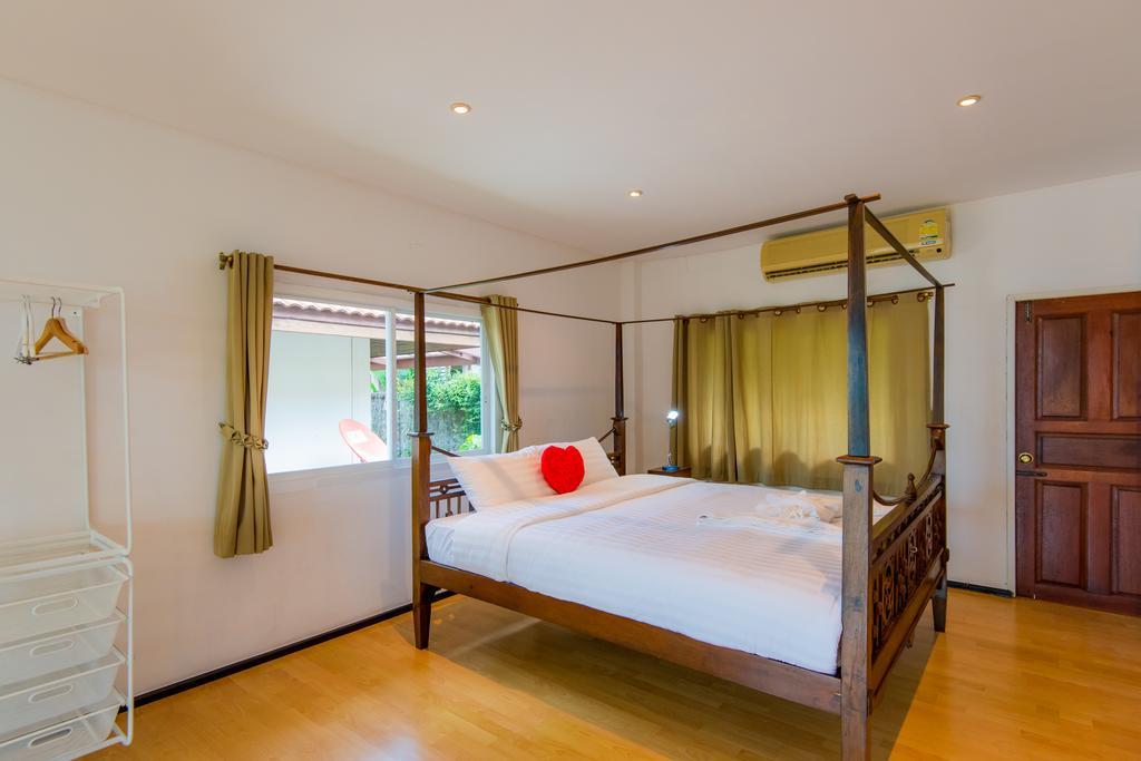 Tananza Pool Nern Khao Phuket Ratsada