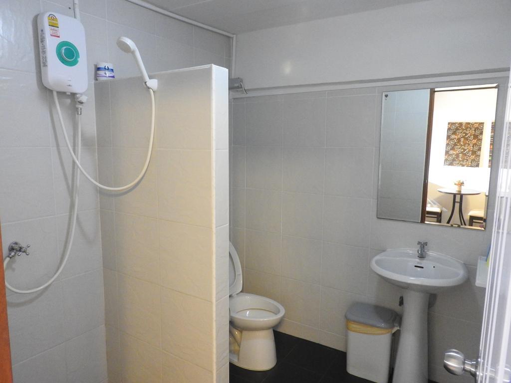 Allstar Guest house Karon