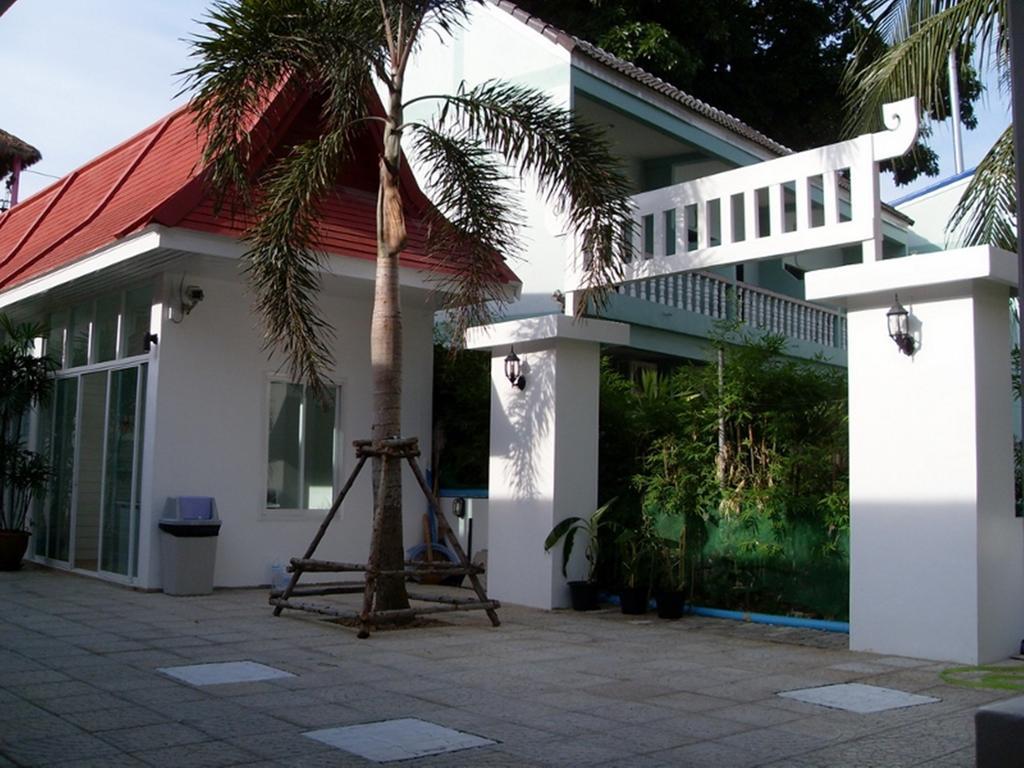 Clear House Phuket 2*