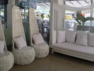 Hotel Santi White