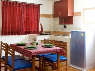 Rai Rom Yen Sha Apartment *