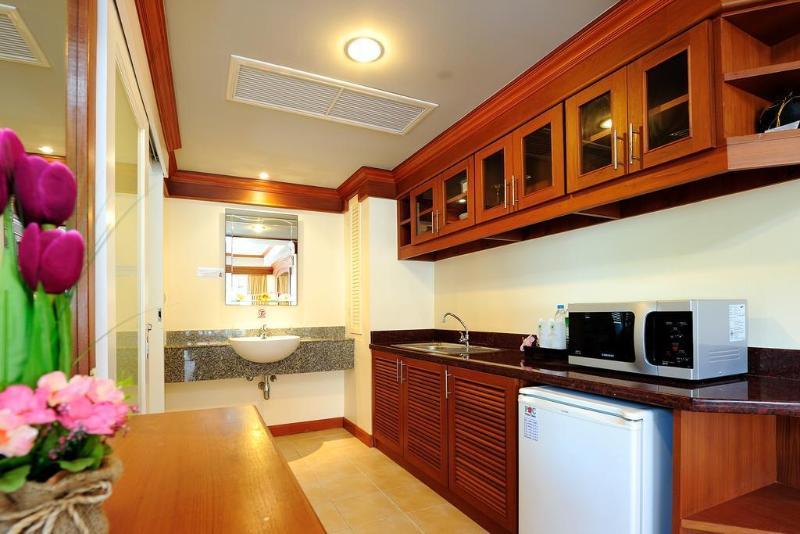 Chaba Beach Hotel 3*