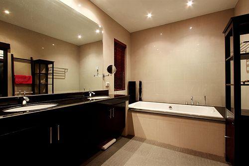 Byg Private Pool @ Town Villa Phuket