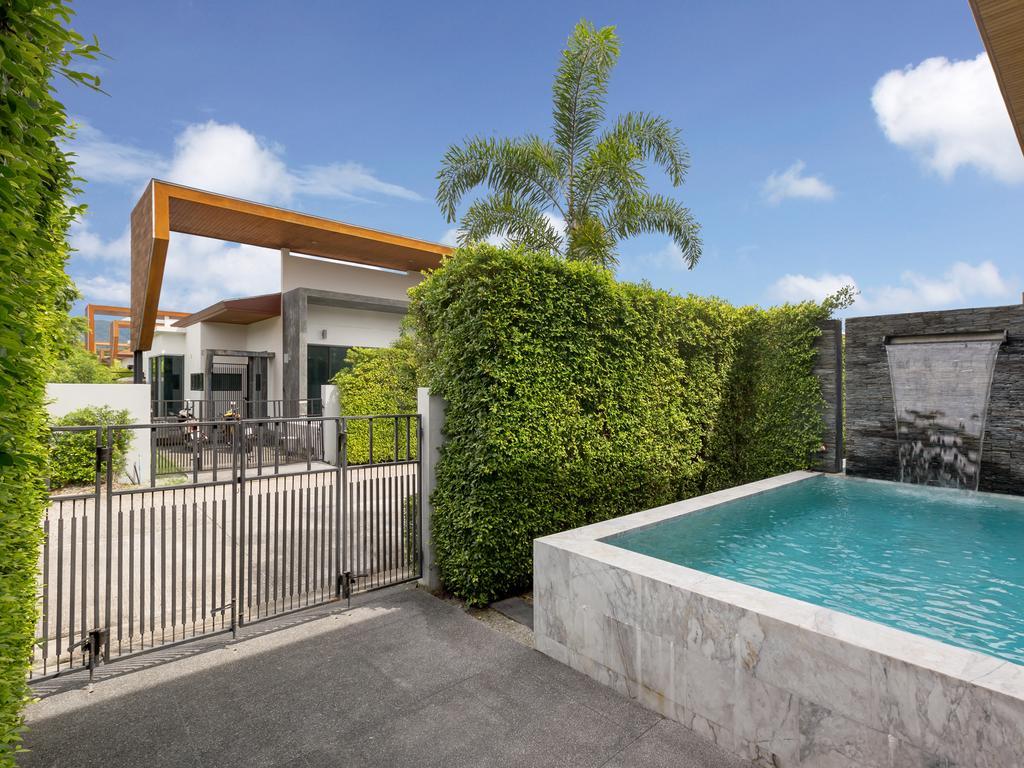 The 8 Pool Villa Pousada