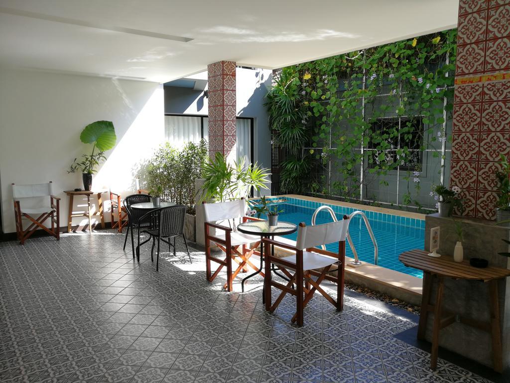 The Umbrella House - Sha Extra