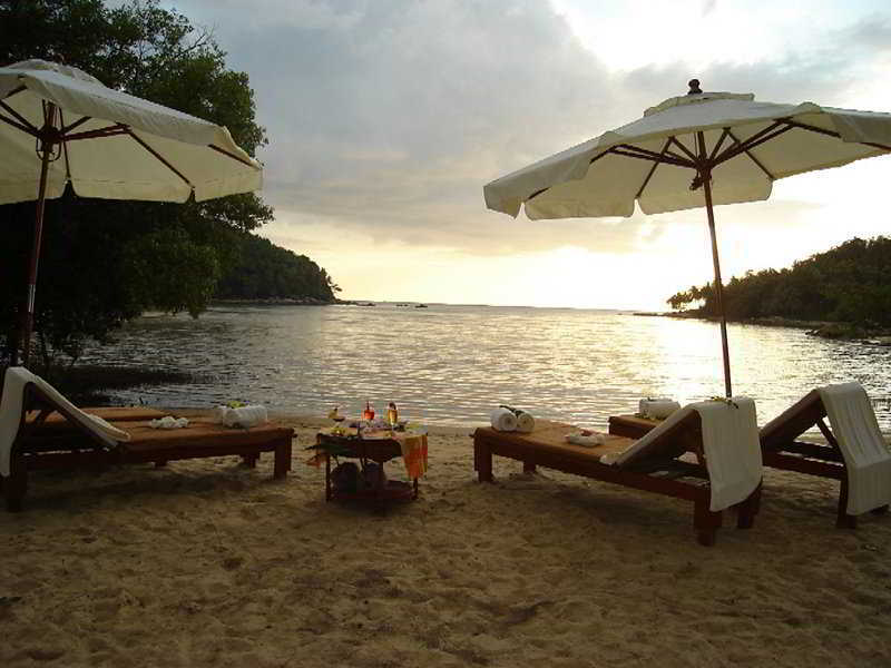 & Village 3* Layan Beach (Phuket)