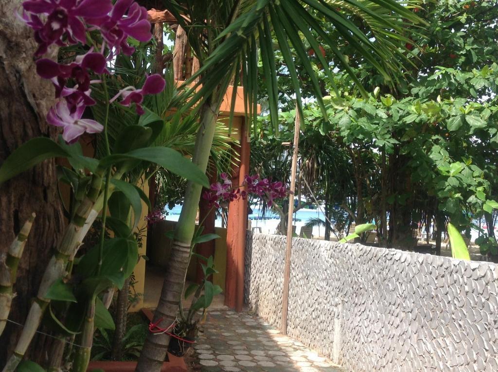 Resort Ruan Mai Naiyang Beach Resort 2*