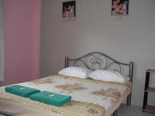 Pineapple Guest house Karon