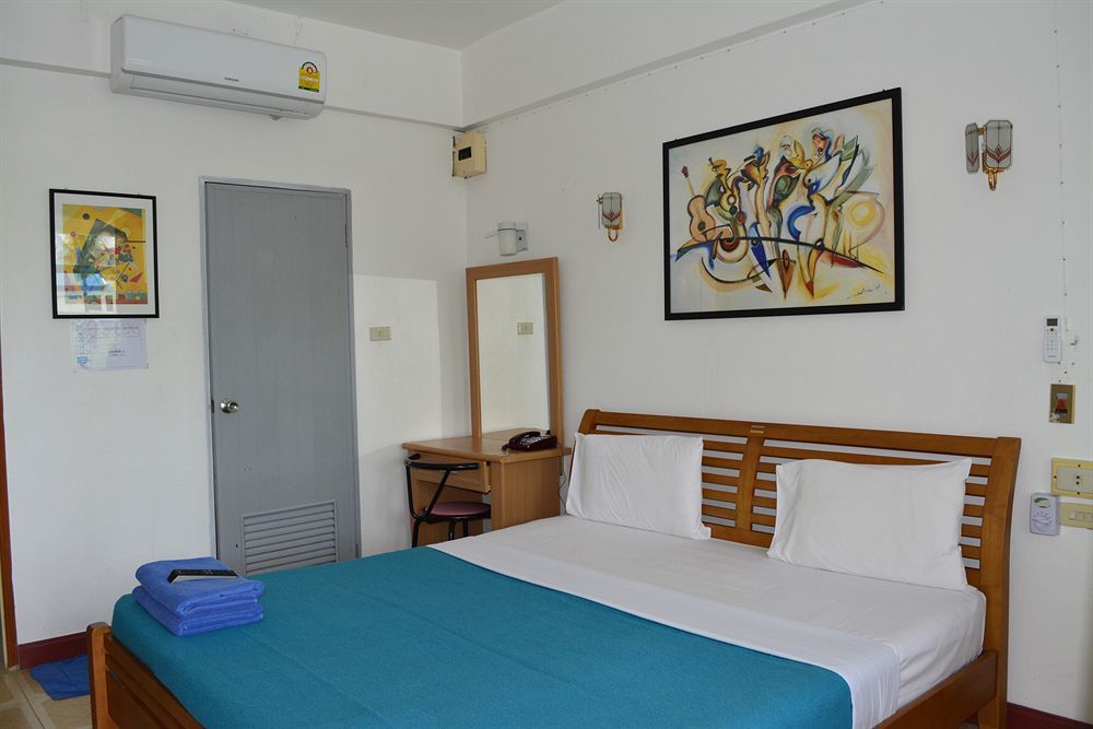 Hotel The Expat Patong