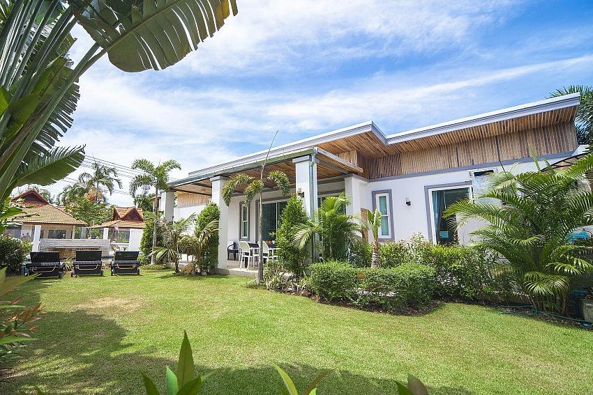 Cheloni 2 Bedrooms Pantai Kamala