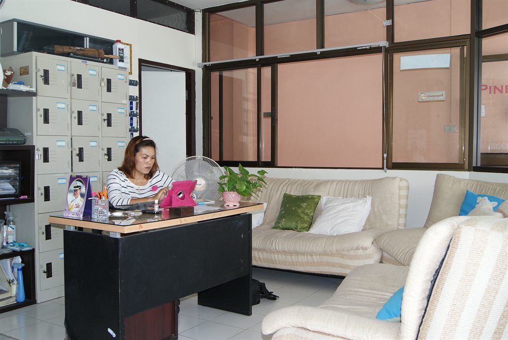 Pineapple Guest house Karon