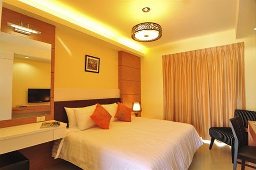 Jula Place Hotel Chalong