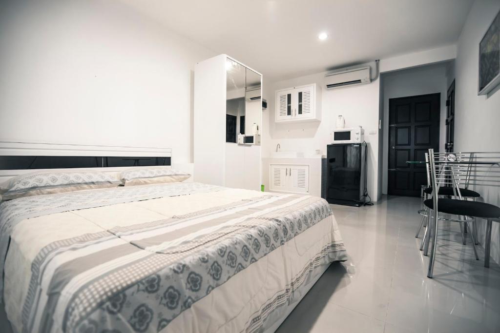 Number 4 Phuket *