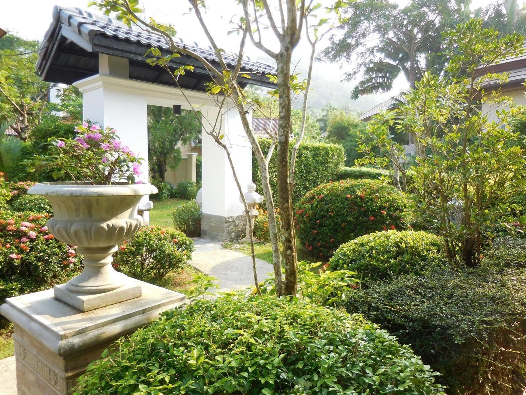Hotel Holiday Village And Natural Garden Phuket