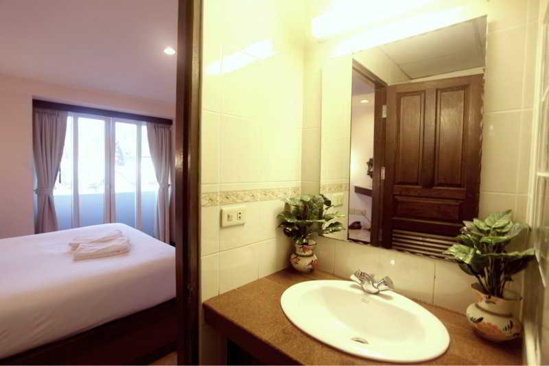 Paradise 2* Karon