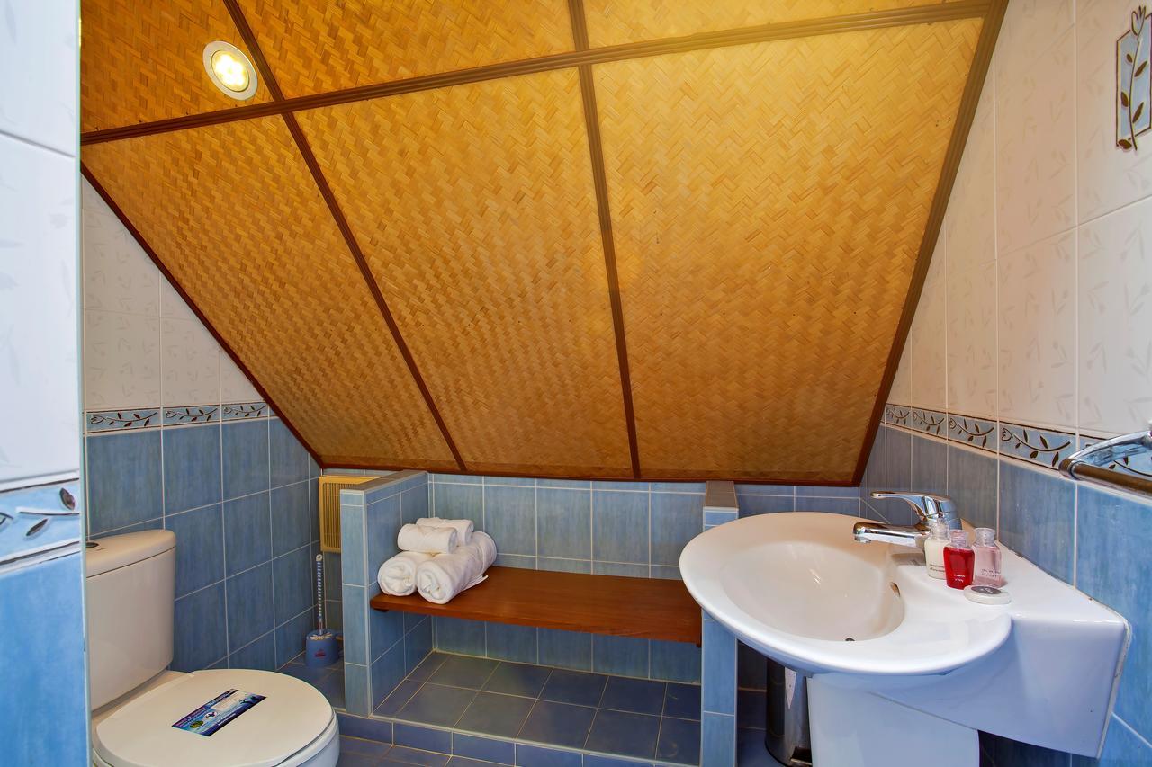 Villa Traditional Thai Nikkie In Tropical Nature, 4br & Pool, Near Rawai Nai Harn