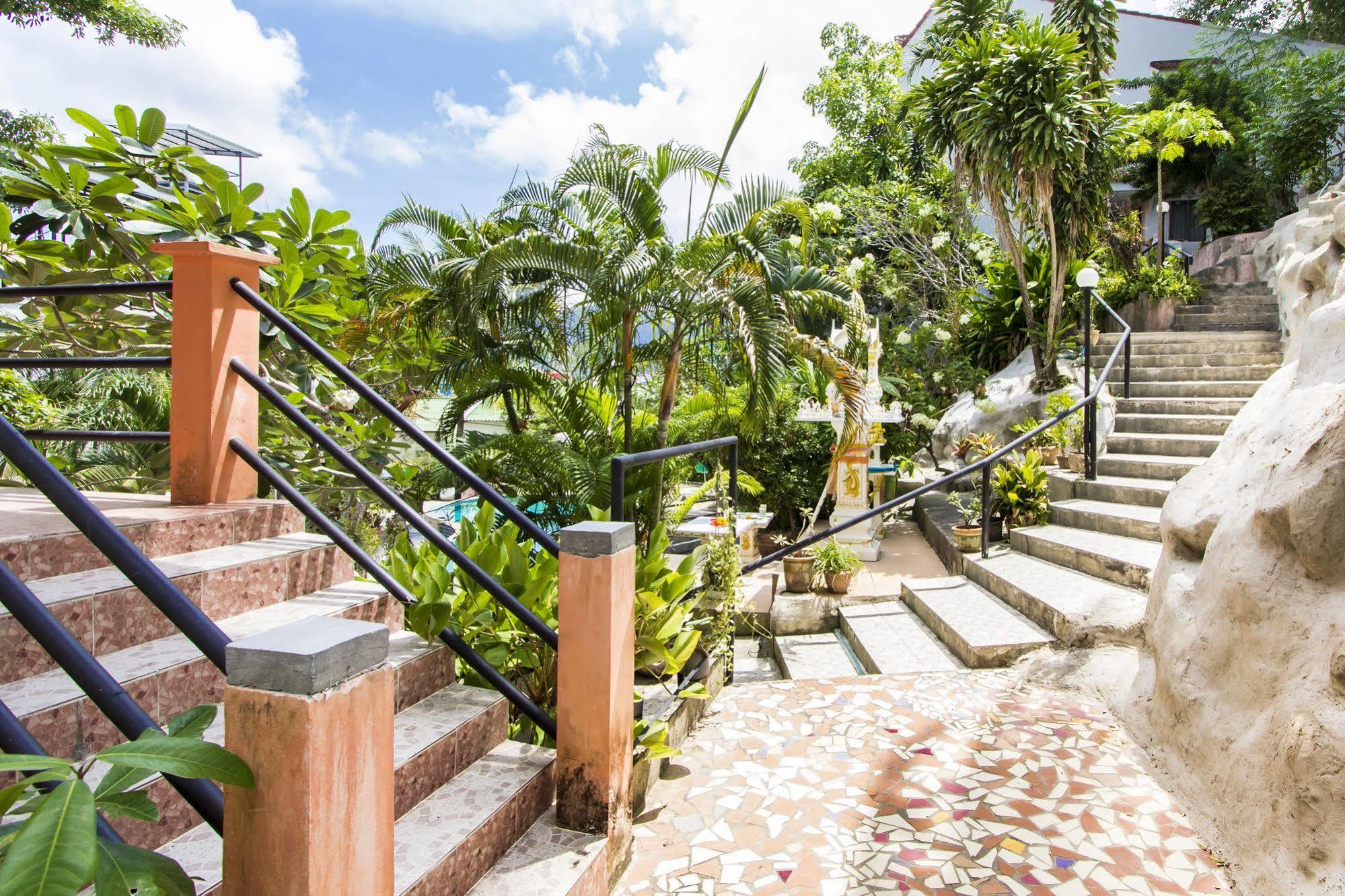 Baan Lukkan Hostel *