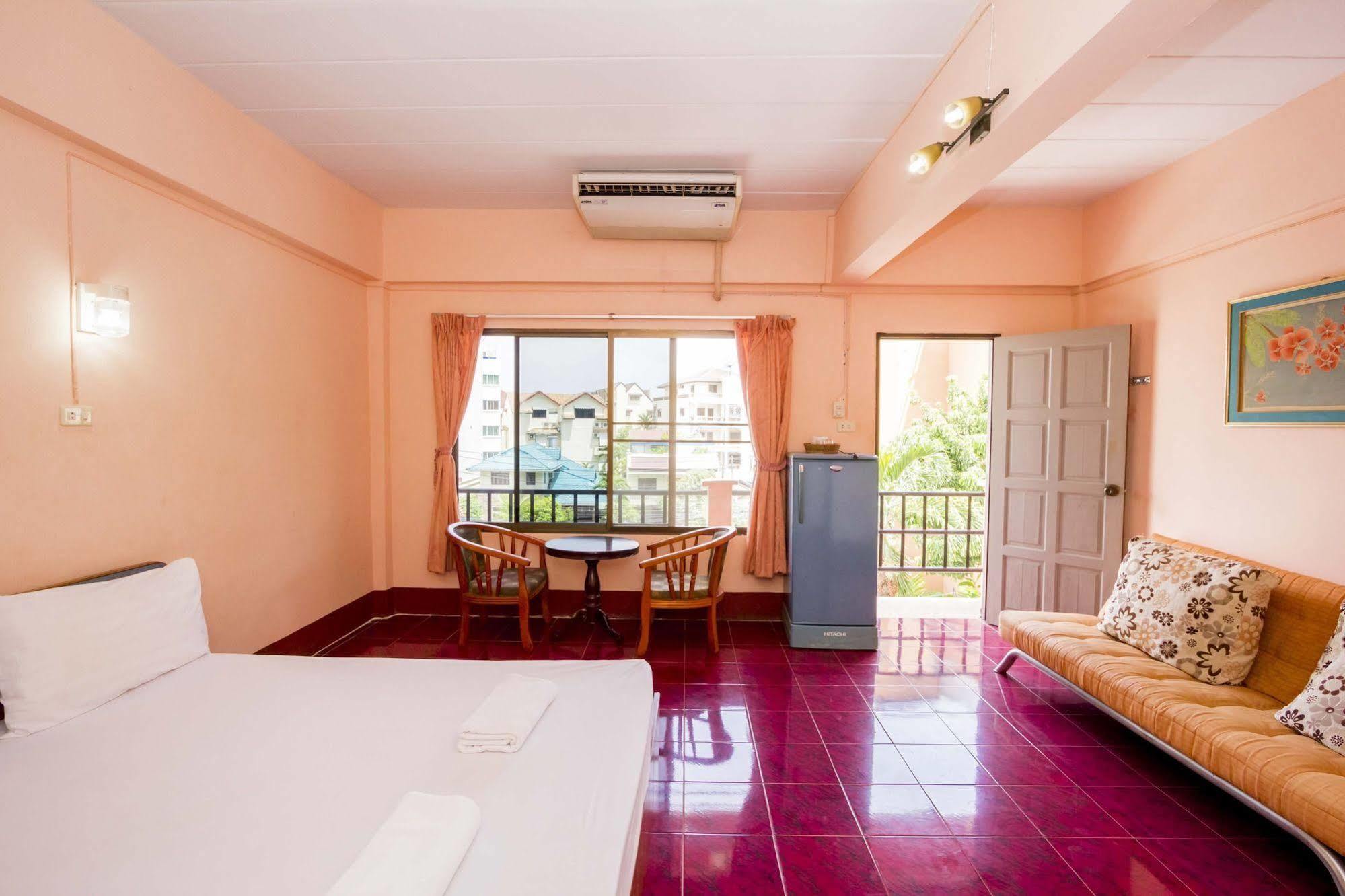 Baan Lukkan Hostel