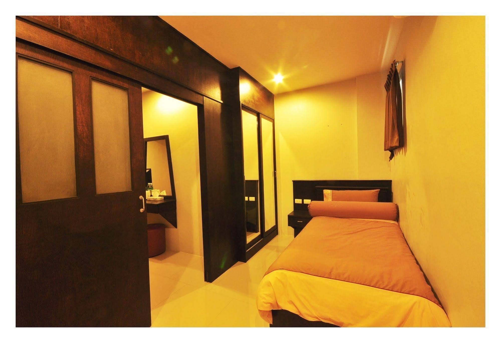 Hostel The Bedroom *