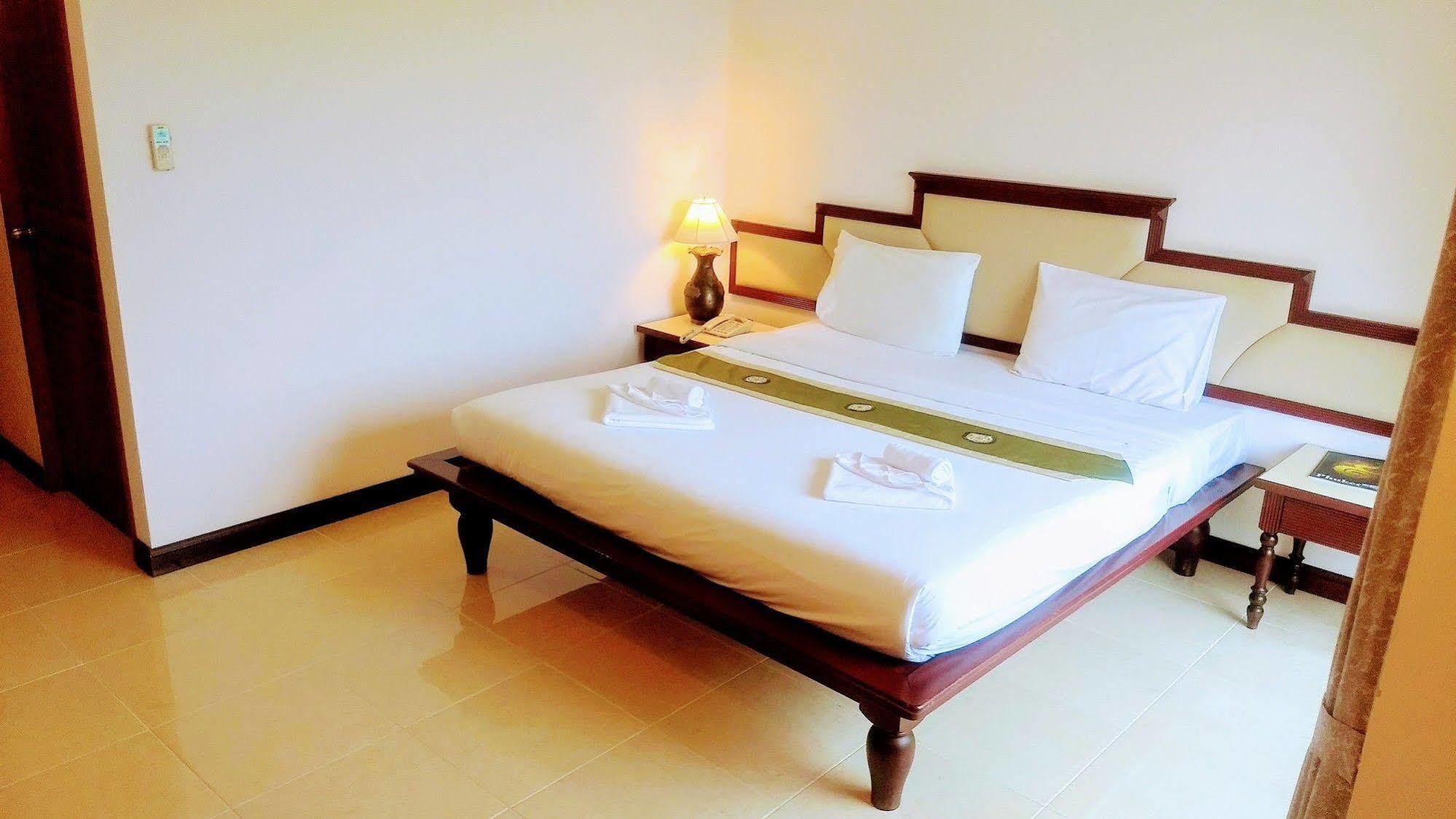 Zhou - Sha Hotel 3*