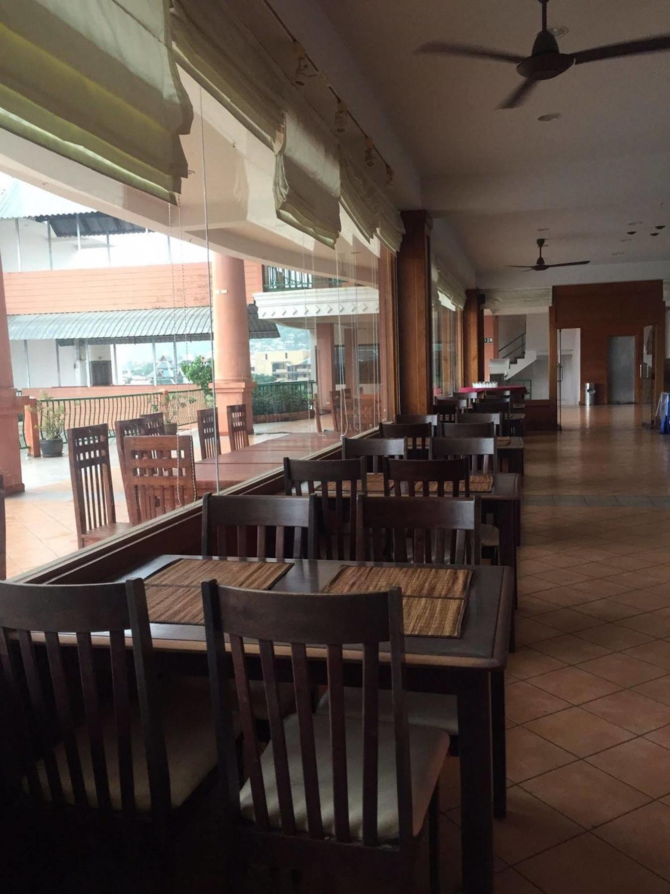 Bel Aire Hotel