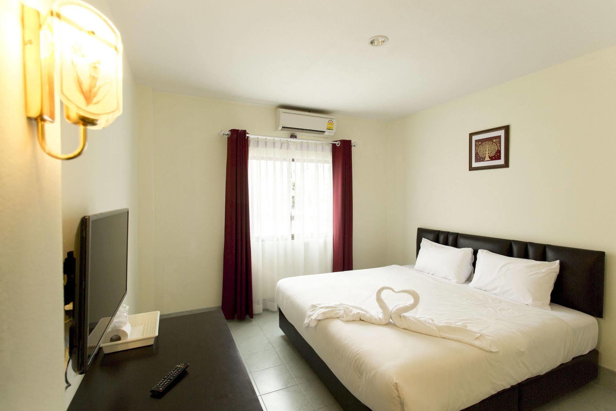 Hotel Paripas Express Patong 3*