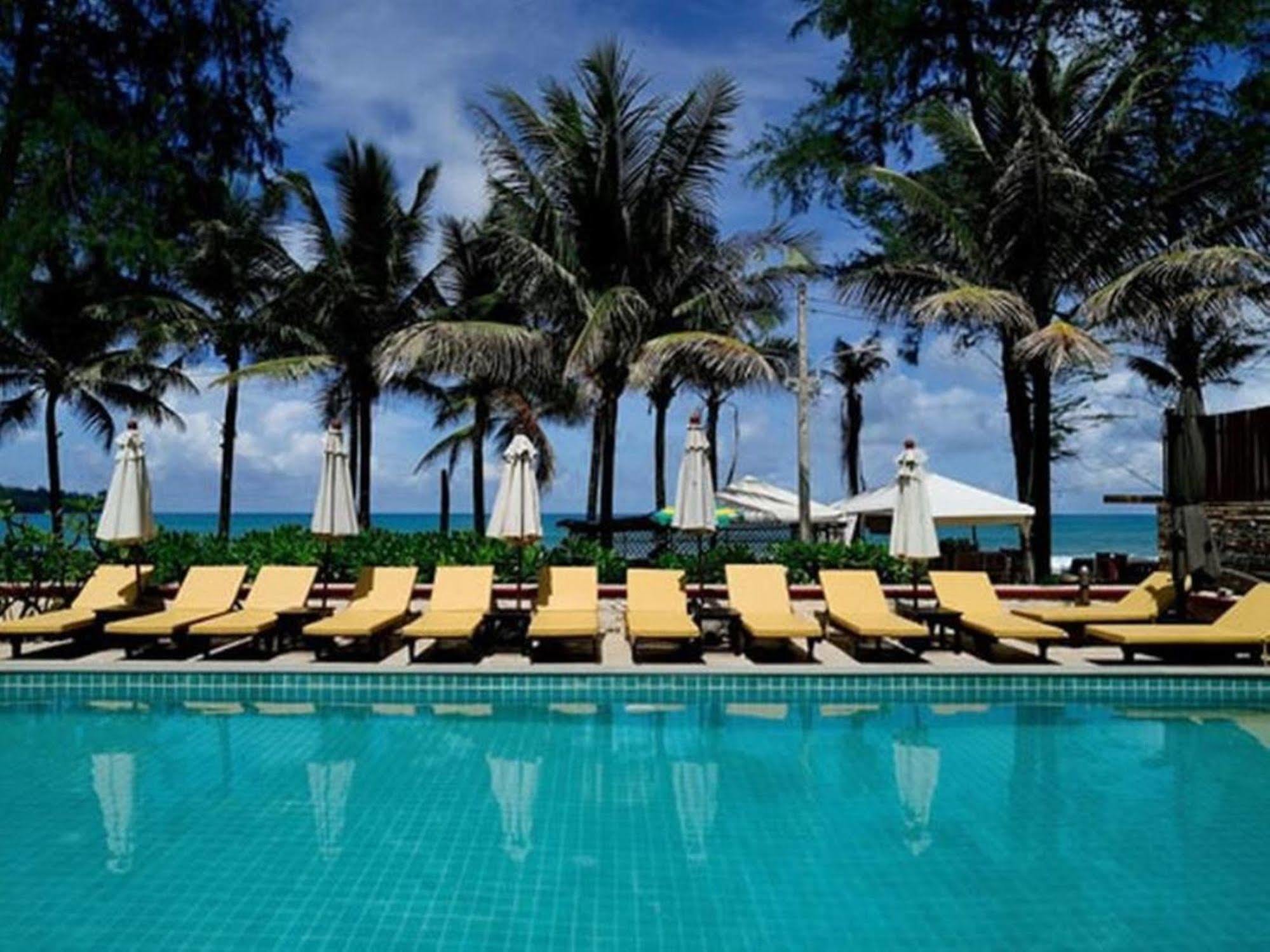 Hotel Beachfront Pantai Kamala