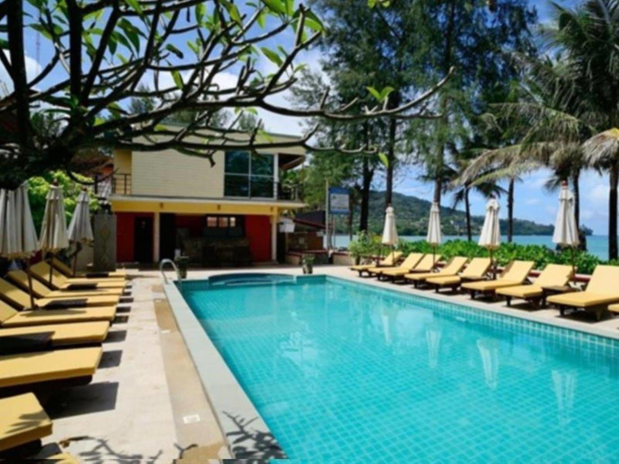 Beachfront 3* Pantai Kamala