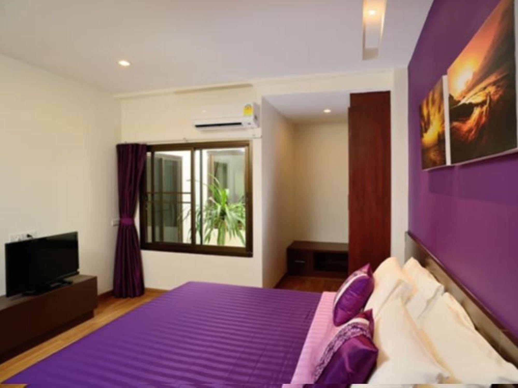 Hotel Beachfront Pantai Kamala