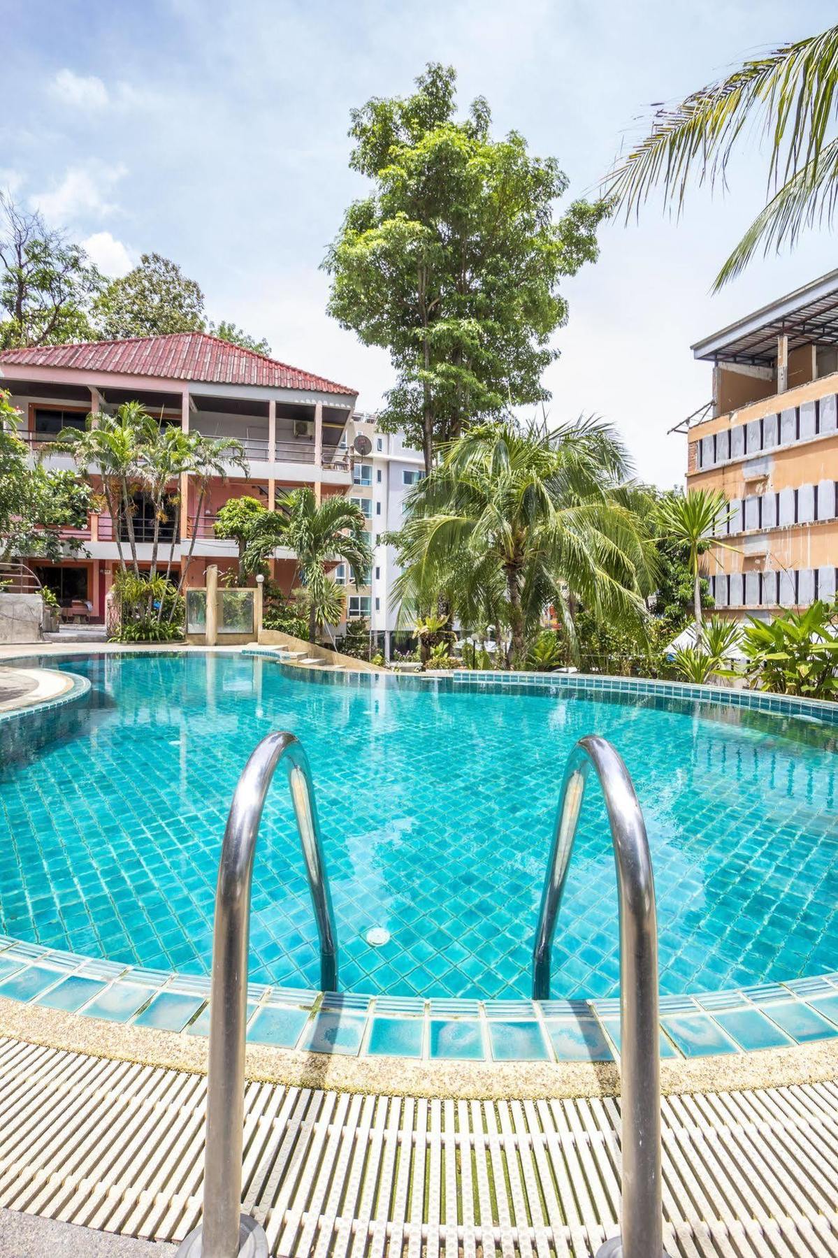 Hotel Baan Lukkan Patong 3*