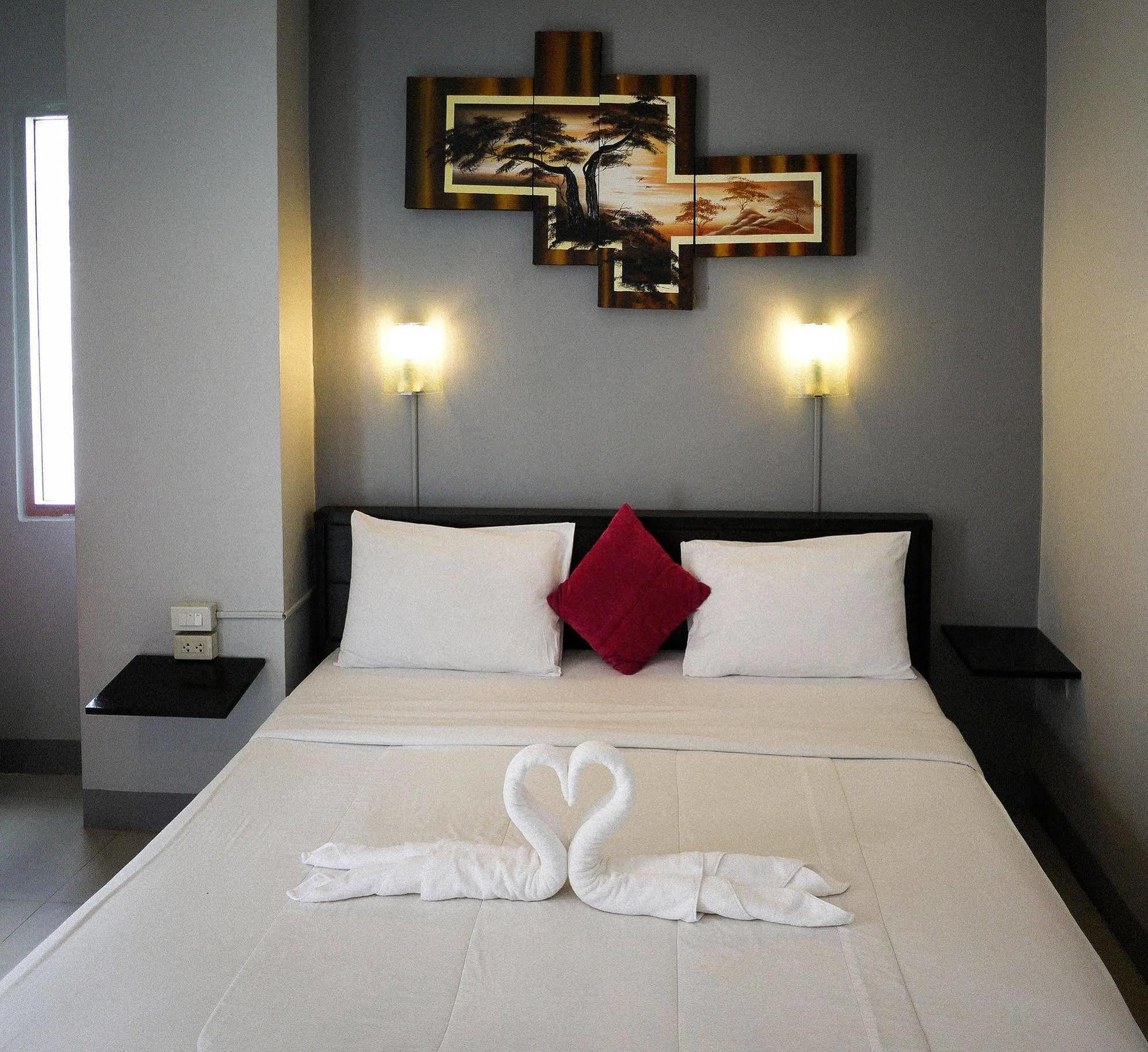 Hotel Holiday Home Patong