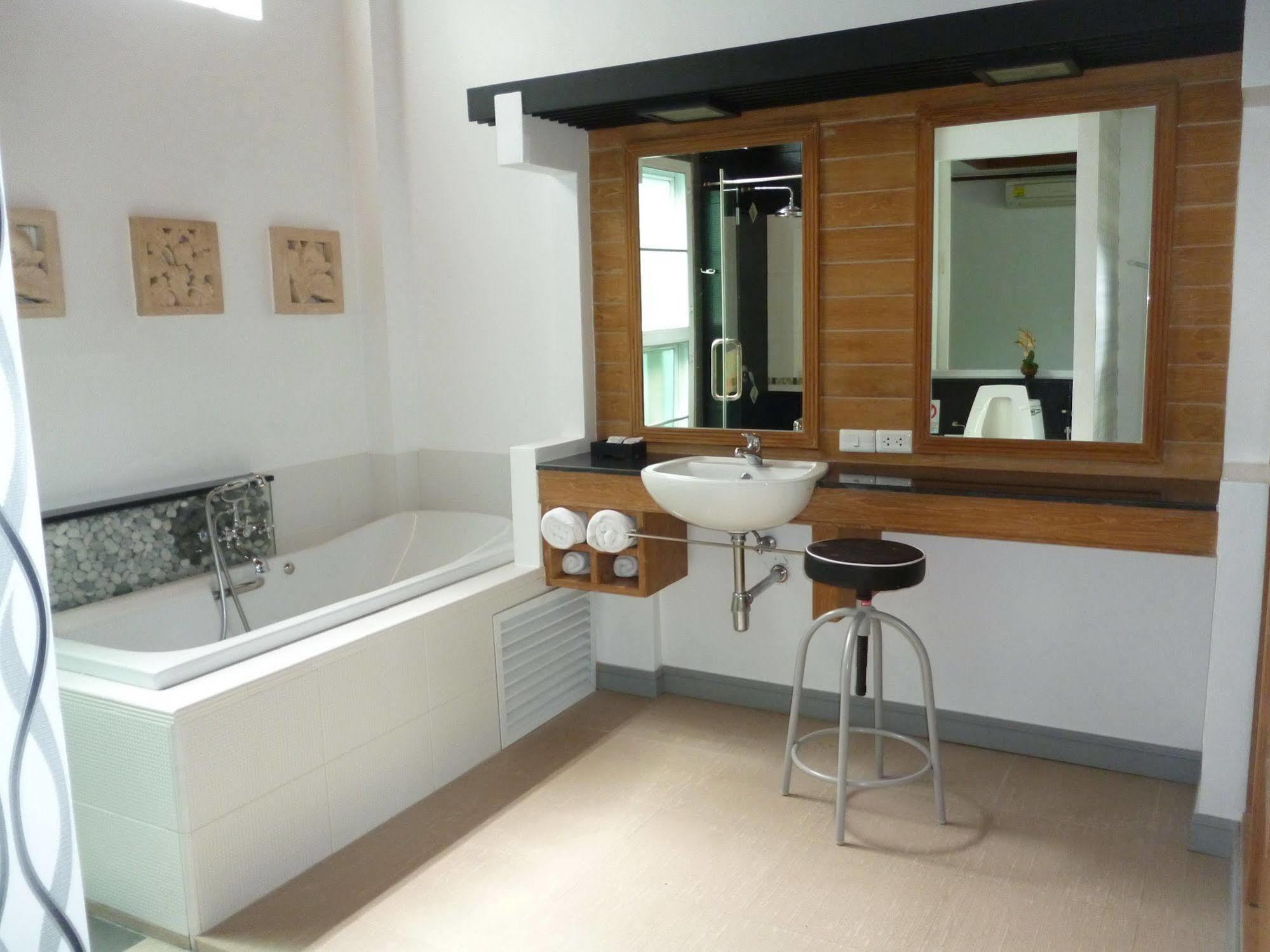 Suriya Som Villa *