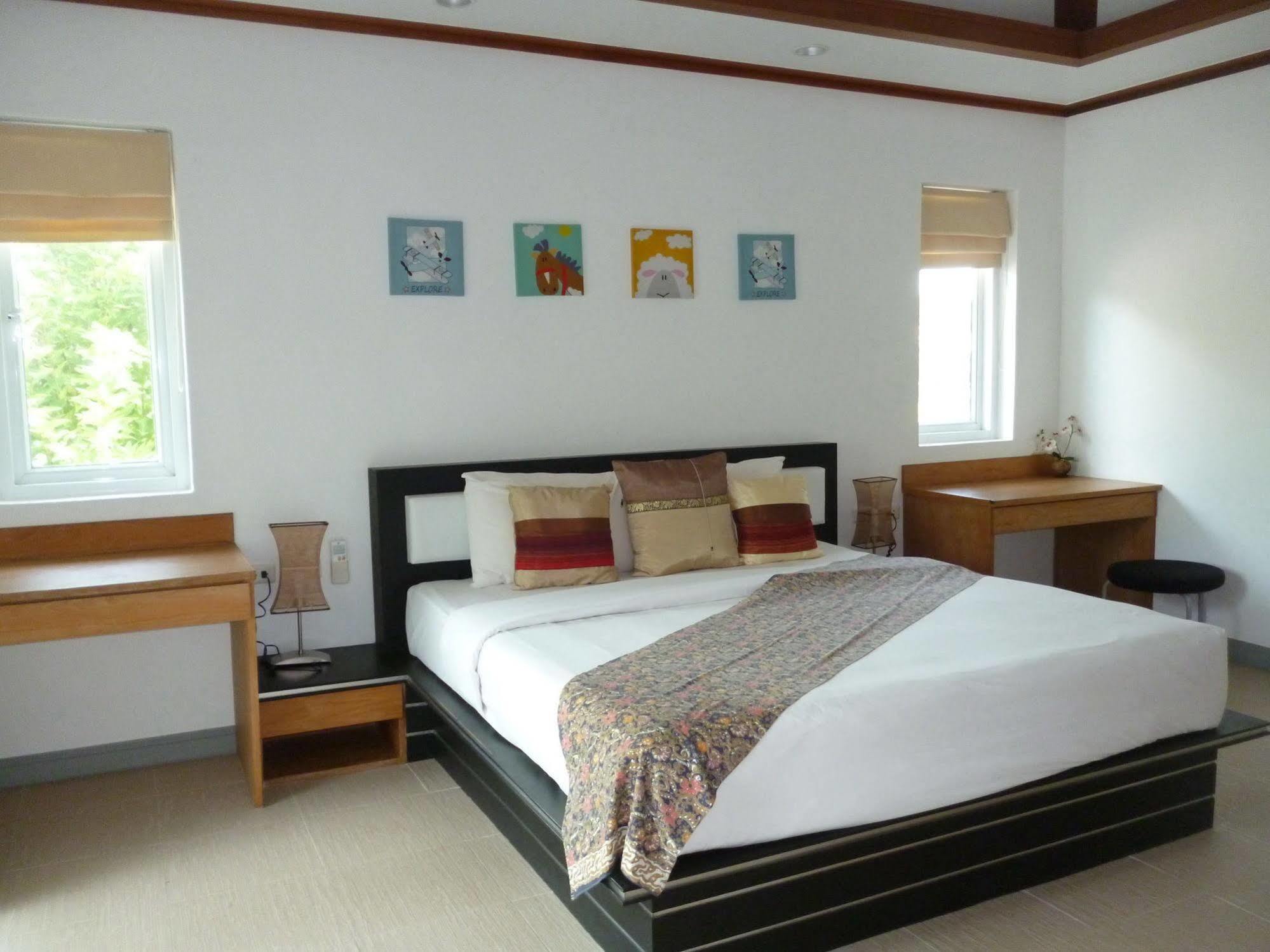 Suriya Som Bang Tao Beach (Phuket)