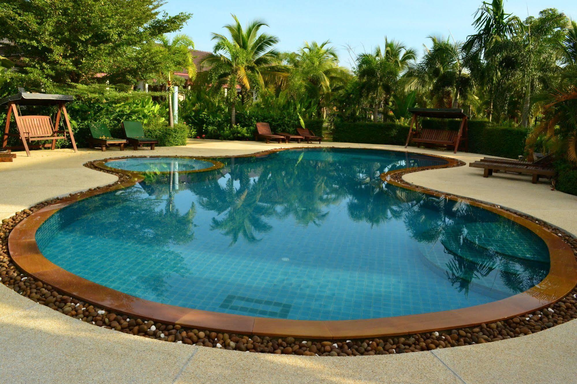 Resort Yuwadee 4*