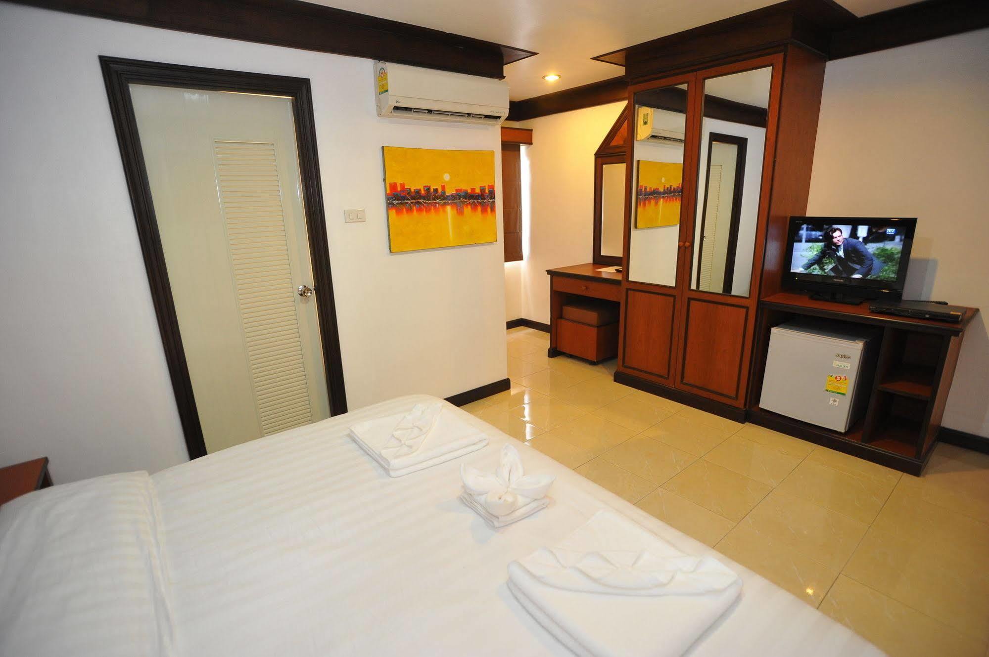Apsara Penginapan Patong