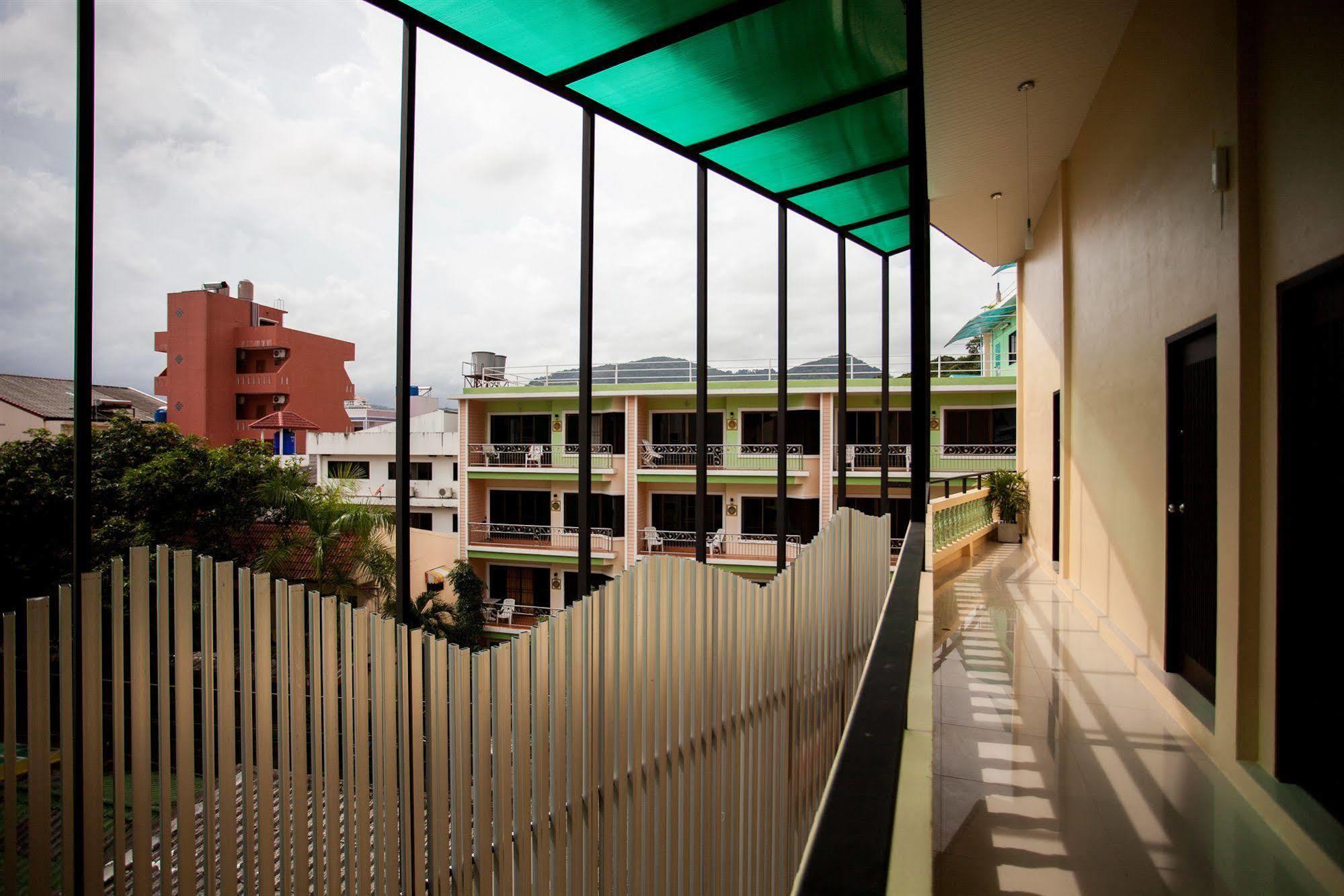 Hotel The Wave Patong Sha Phuket