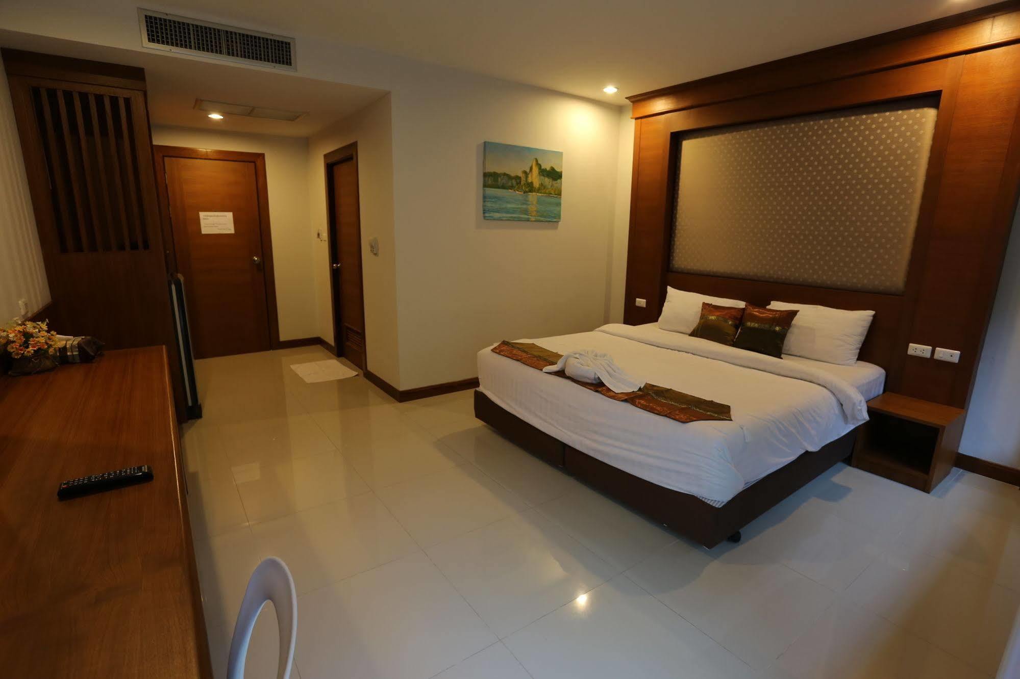 Rojjana Apartment *